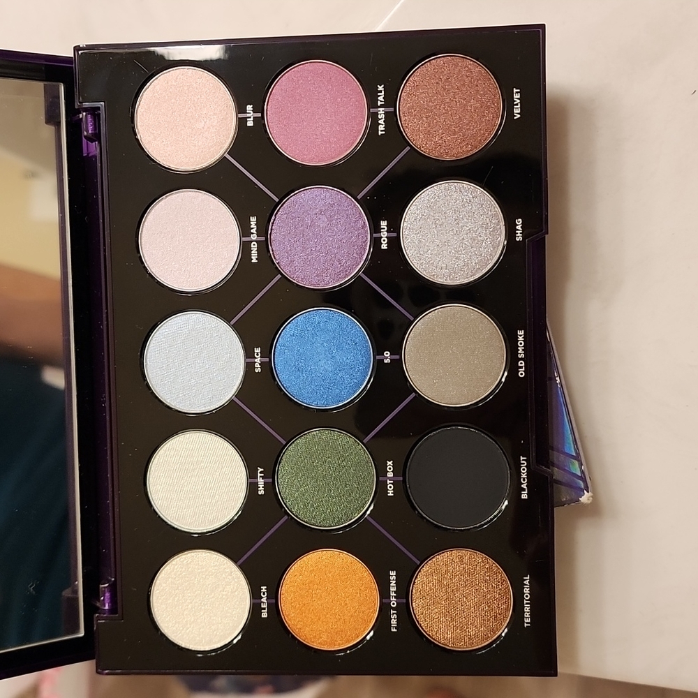 Urban Decay Distortion Eyeshadow Palette
